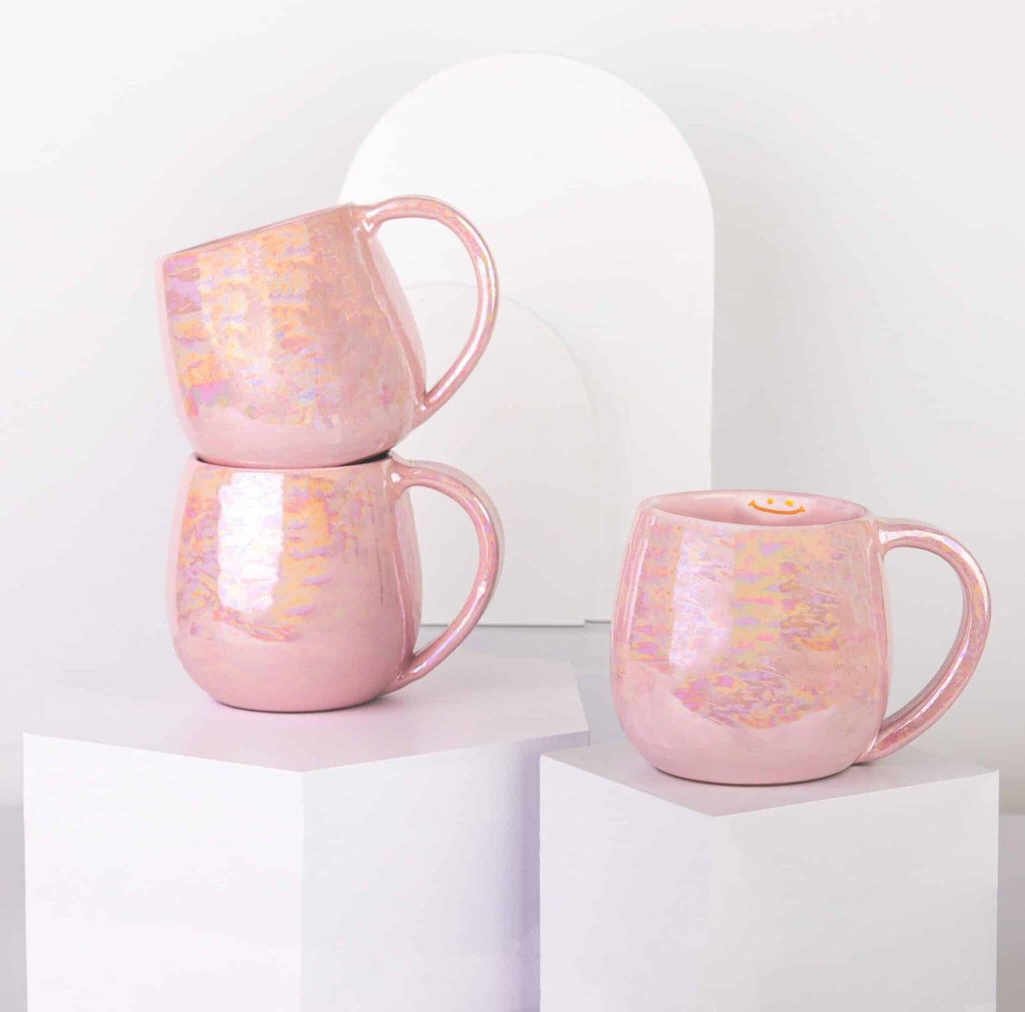 Curvy pink mug