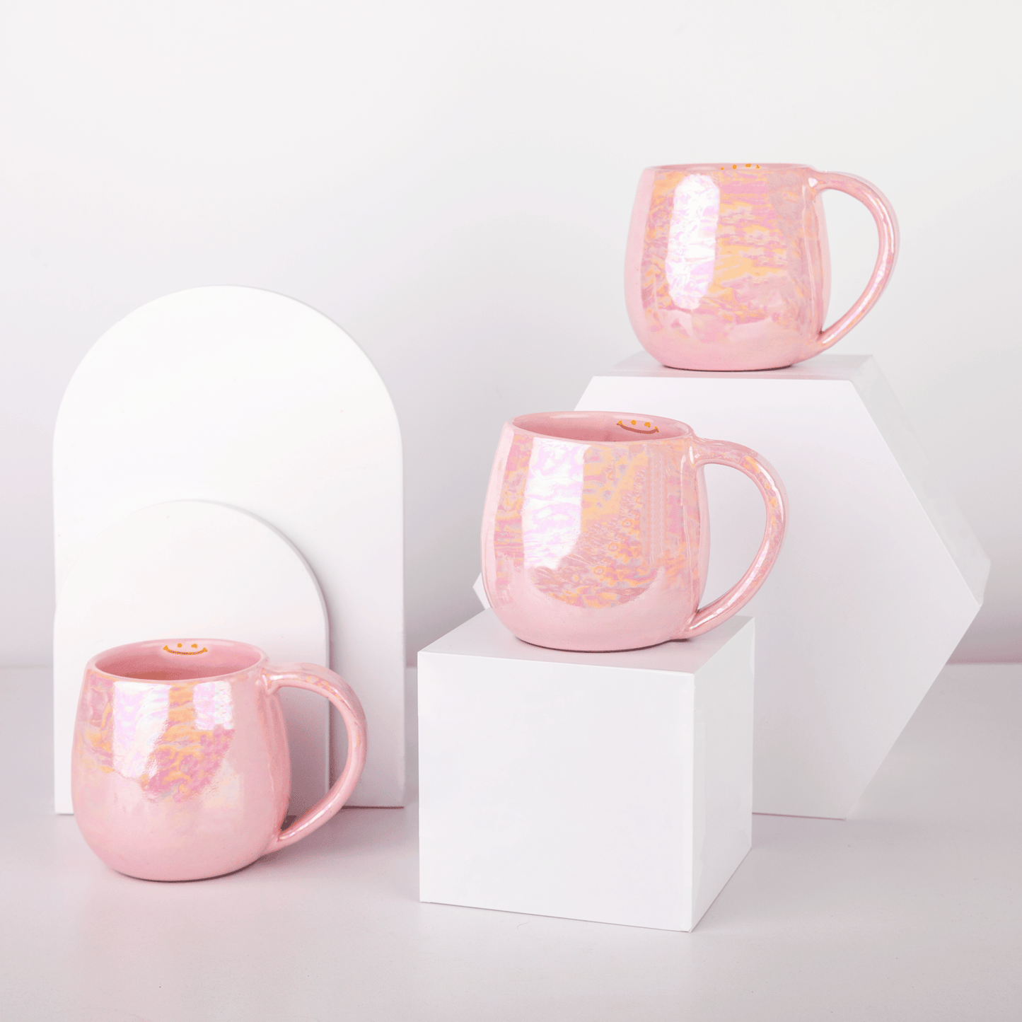 Curvy pink mug