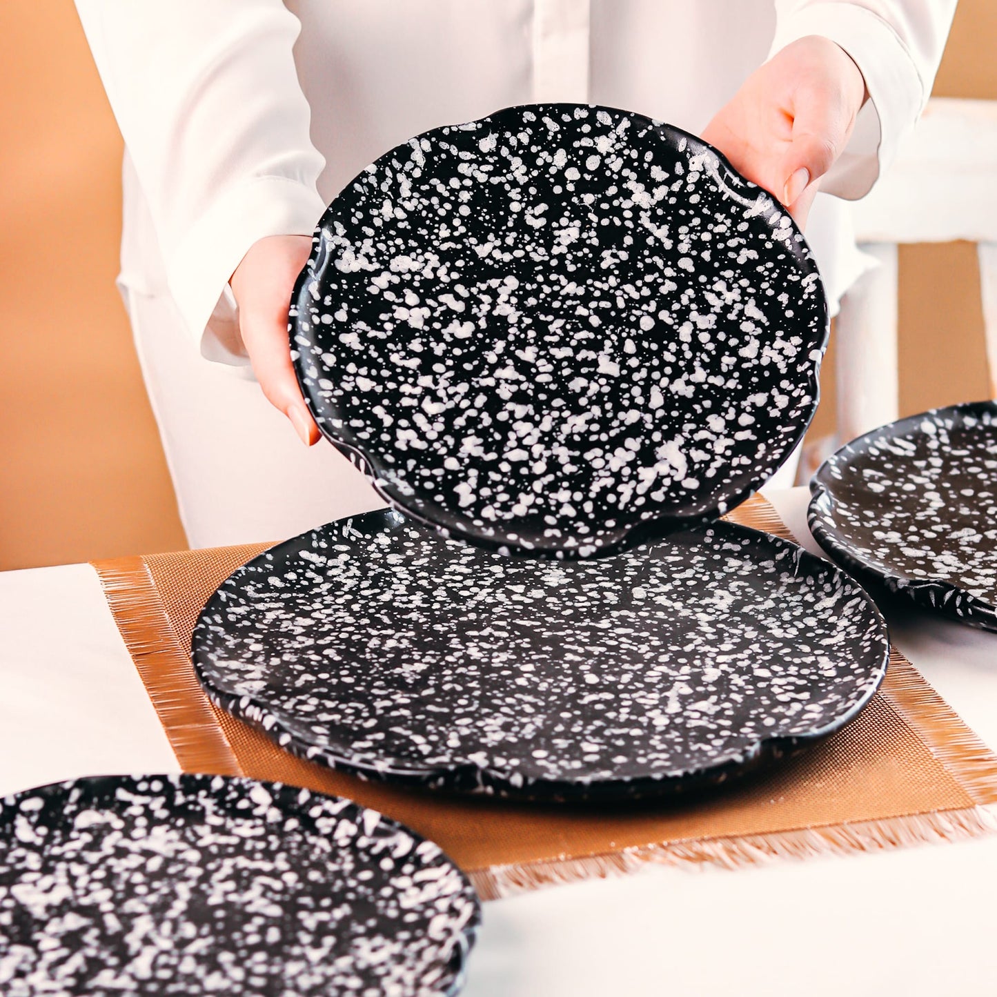Black and white dinner set