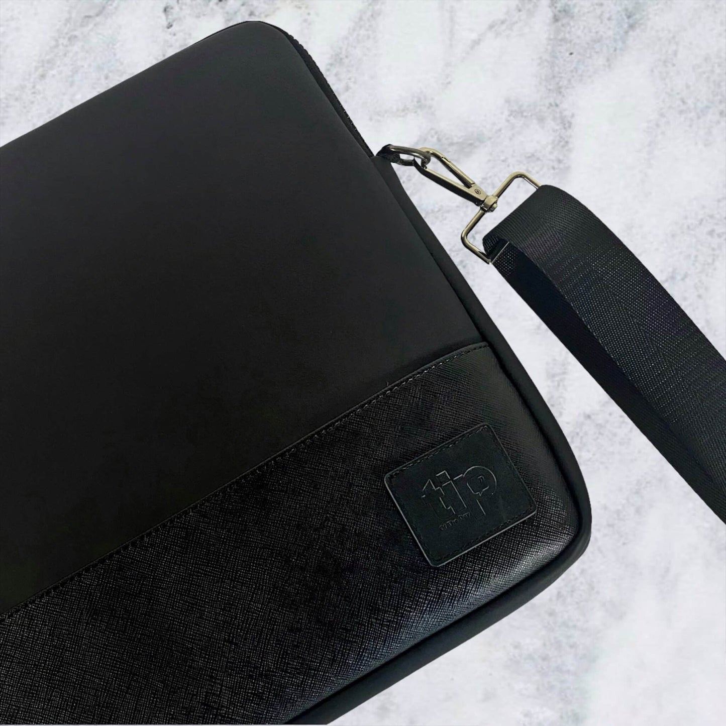Matte leather laptop bag - Black