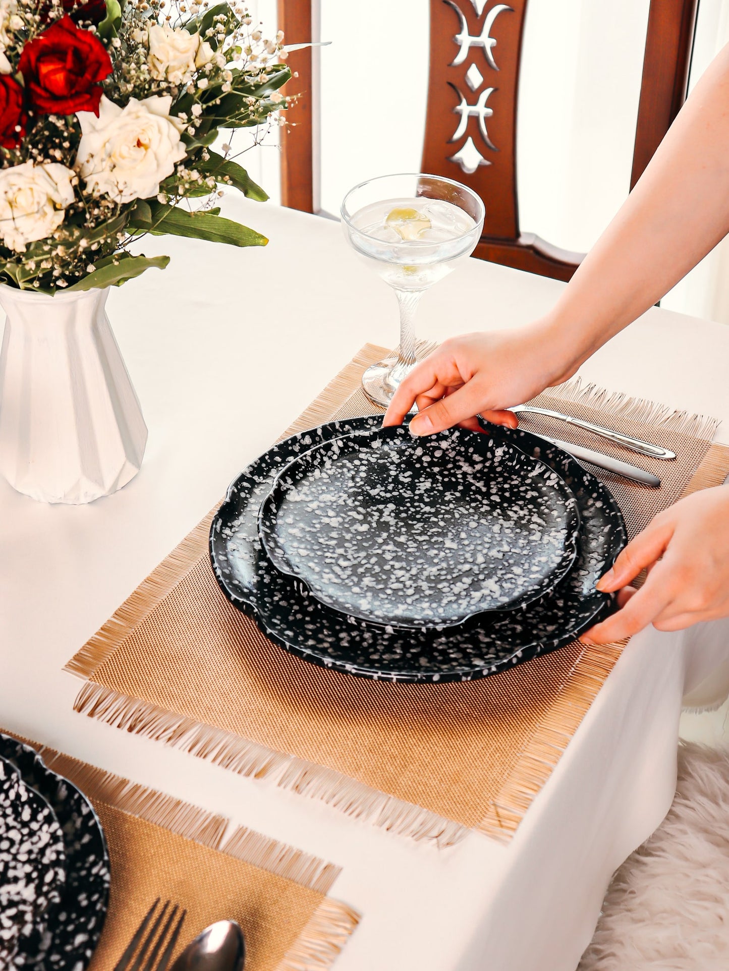 Black and white dinner set