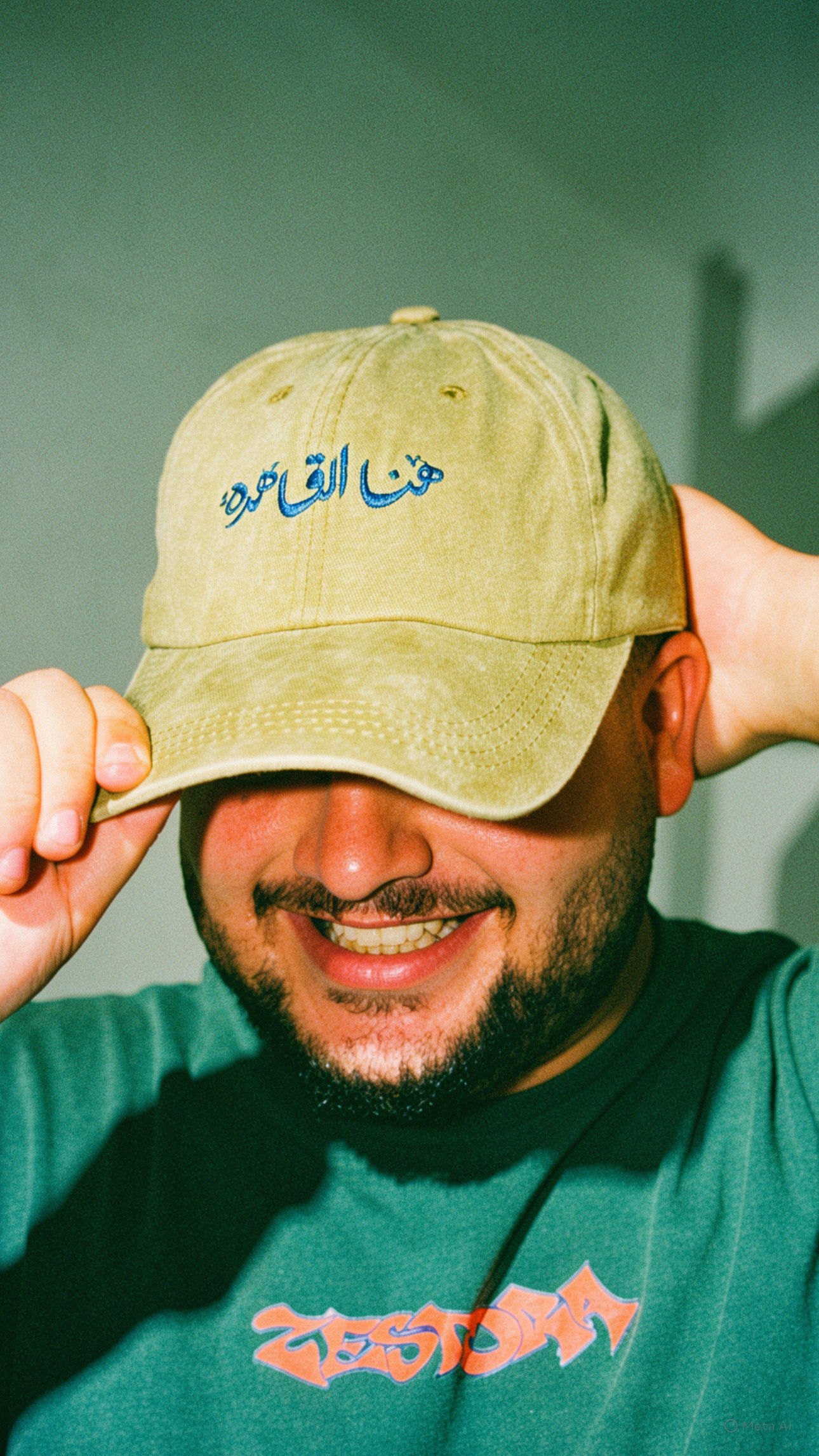 كاب “هنا القاهرة” بيج فى كحلى