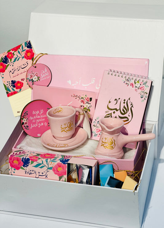 “سنة حلوة يا جميل” Box + “To a Heart I Love – Pink” Box bundle