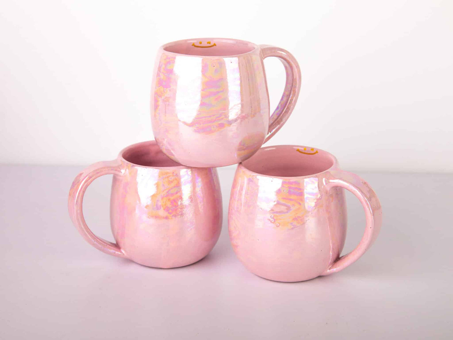 Curvy pink mug